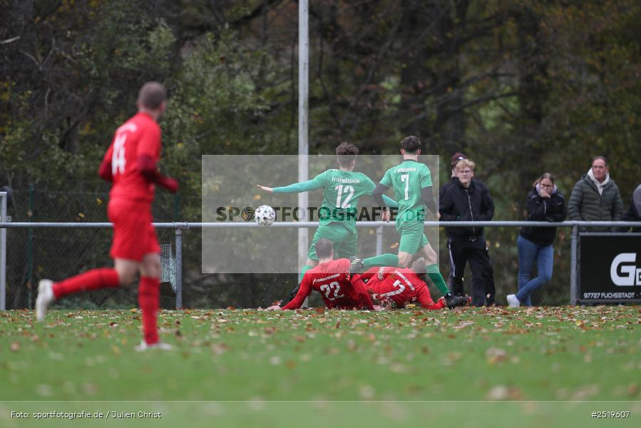 sport, action, Sportgelände, Kreisliga Würzburg Gr. 2, Gemünden-Seifriedsburg, Fussball, FVT, FVGS, FV Thüngersheim, FV Gemünden/Seifriedsburg, BFV, 26.10.2025, 15. Spieltag - Bild-ID: 2519607