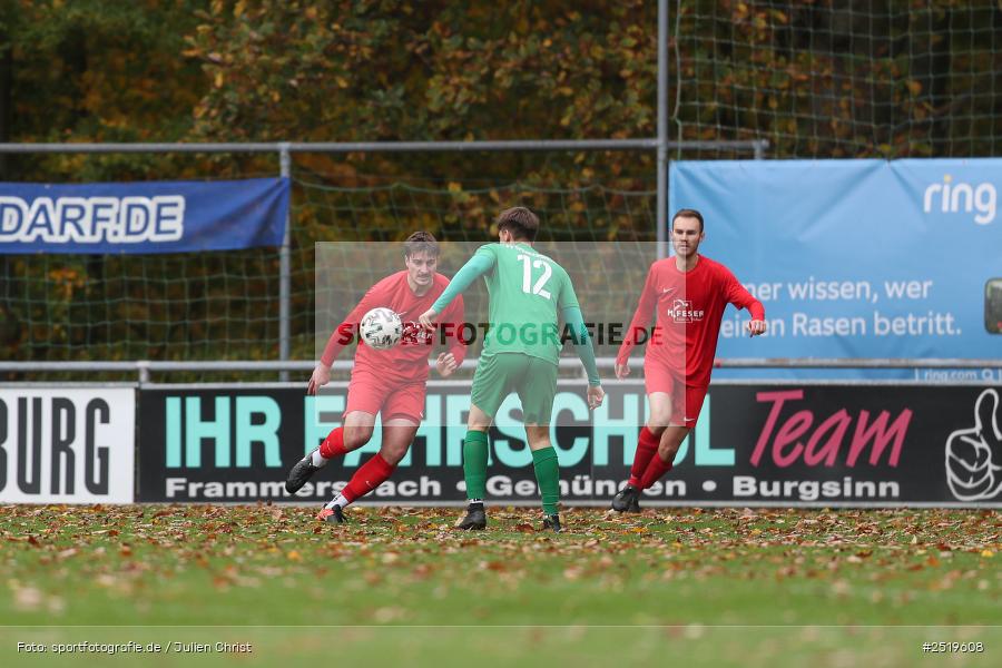 sport, action, Sportgelände, Kreisliga Würzburg Gr. 2, Gemünden-Seifriedsburg, Fussball, FVT, FVGS, FV Thüngersheim, FV Gemünden/Seifriedsburg, BFV, 26.10.2025, 15. Spieltag - Bild-ID: 2519608