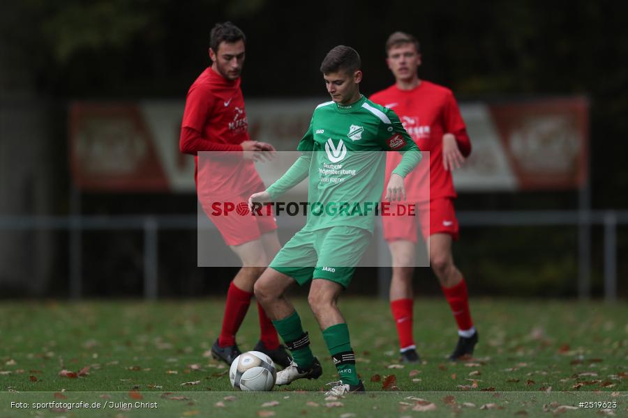sport, action, Sportgelände, Kreisliga Würzburg Gr. 2, Gemünden-Seifriedsburg, Fussball, FVT, FVGS, FV Thüngersheim, FV Gemünden/Seifriedsburg, BFV, 26.10.2025, 15. Spieltag - Bild-ID: 2519623