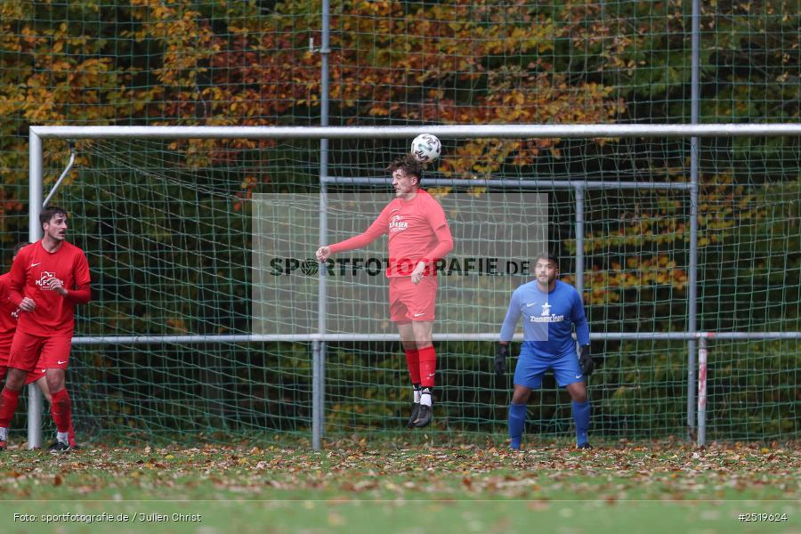 sport, action, Sportgelände, Kreisliga Würzburg Gr. 2, Gemünden-Seifriedsburg, Fussball, FVT, FVGS, FV Thüngersheim, FV Gemünden/Seifriedsburg, BFV, 26.10.2025, 15. Spieltag - Bild-ID: 2519624