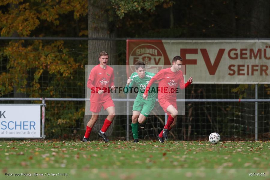 sport, action, Sportgelände, Kreisliga Würzburg Gr. 2, Gemünden-Seifriedsburg, Fussball, FVT, FVGS, FV Thüngersheim, FV Gemünden/Seifriedsburg, BFV, 26.10.2025, 15. Spieltag - Bild-ID: 2519625