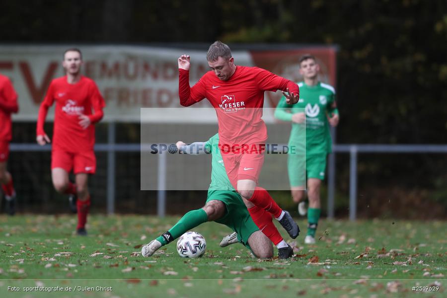 sport, action, Sportgelände, Kreisliga Würzburg Gr. 2, Gemünden-Seifriedsburg, Fussball, FVT, FVGS, FV Thüngersheim, FV Gemünden/Seifriedsburg, BFV, 26.10.2025, 15. Spieltag - Bild-ID: 2519629