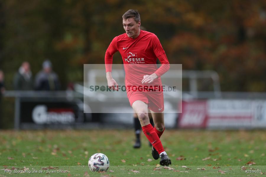sport, action, Sportgelände, Kreisliga Würzburg Gr. 2, Gemünden-Seifriedsburg, Fussball, FVT, FVGS, FV Thüngersheim, FV Gemünden/Seifriedsburg, BFV, 26.10.2025, 15. Spieltag - Bild-ID: 2519652