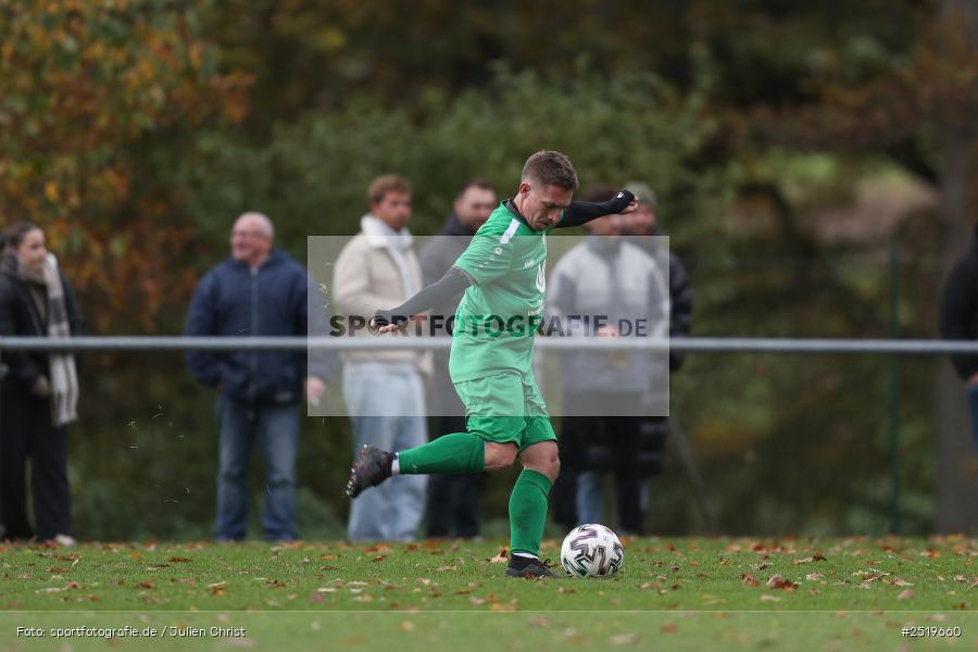 sport, action, Sportgelände, Kreisliga Würzburg Gr. 2, Gemünden-Seifriedsburg, Fussball, FVT, FVGS, FV Thüngersheim, FV Gemünden/Seifriedsburg, BFV, 26.10.2025, 15. Spieltag - Bild-ID: 2519660