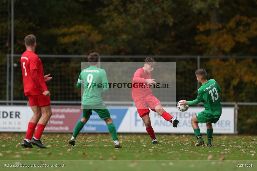sport, action, Sportgelände, Kreisliga Würzburg Gr. 2, Gemünden-Seifriedsburg, Fussball, FVT, FVGS, FV Thüngersheim, FV Gemünden/Seifriedsburg, BFV, 26.10.2025, 15. Spieltag - Bild-ID: 2519668