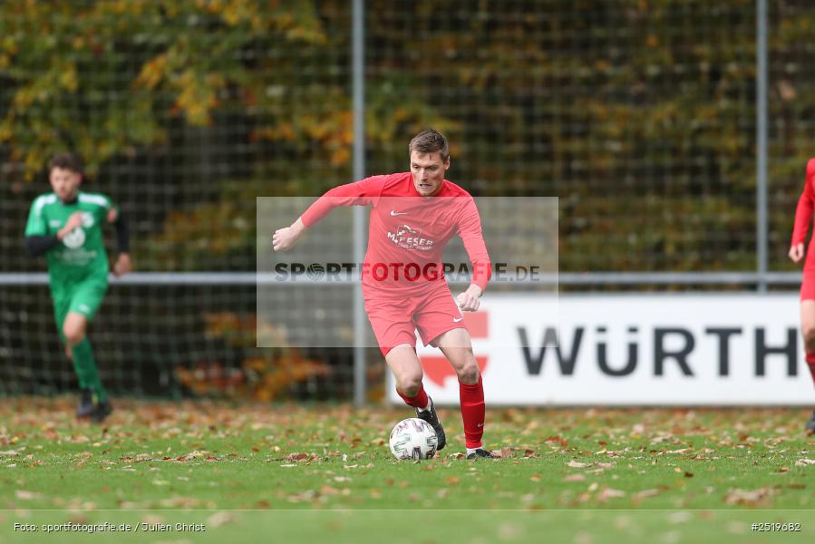 sport, action, Sportgelände, Kreisliga Würzburg Gr. 2, Gemünden-Seifriedsburg, Fussball, FVT, FVGS, FV Thüngersheim, FV Gemünden/Seifriedsburg, BFV, 26.10.2025, 15. Spieltag - Bild-ID: 2519682