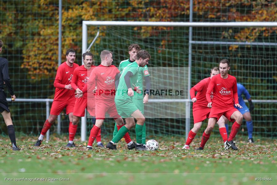 sport, action, Sportgelände, Kreisliga Würzburg Gr. 2, Gemünden-Seifriedsburg, Fussball, FVT, FVGS, FV Thüngersheim, FV Gemünden/Seifriedsburg, BFV, 26.10.2025, 15. Spieltag - Bild-ID: 2519684