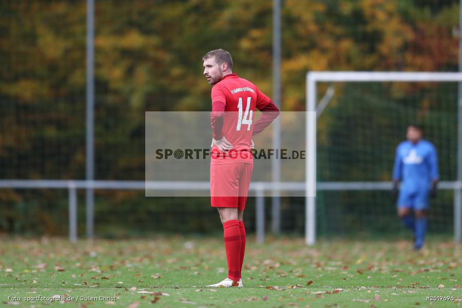 sport, action, Sportgelände, Kreisliga Würzburg Gr. 2, Gemünden-Seifriedsburg, Fussball, FVT, FVGS, FV Thüngersheim, FV Gemünden/Seifriedsburg, BFV, 26.10.2025, 15. Spieltag - Bild-ID: 2519696