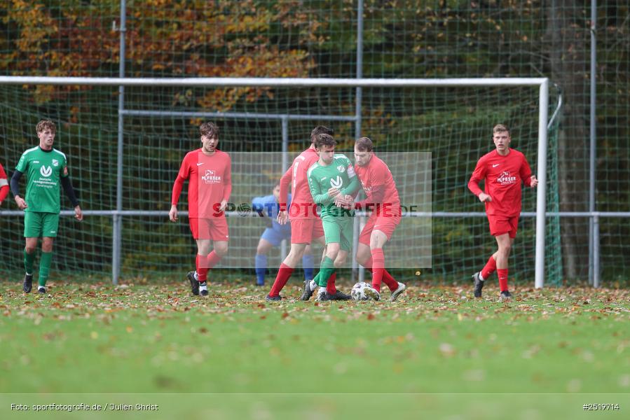 sport, action, Sportgelände, Kreisliga Würzburg Gr. 2, Gemünden-Seifriedsburg, Fussball, FVT, FVGS, FV Thüngersheim, FV Gemünden/Seifriedsburg, BFV, 26.10.2025, 15. Spieltag - Bild-ID: 2519714