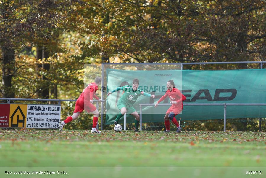 sport, action, Sportgelände, Kreisliga Würzburg Gr. 2, Gemünden-Seifriedsburg, Fussball, FVT, FVGS, FV Thüngersheim, FV Gemünden/Seifriedsburg, BFV, 26.10.2025, 15. Spieltag - Bild-ID: 2519715