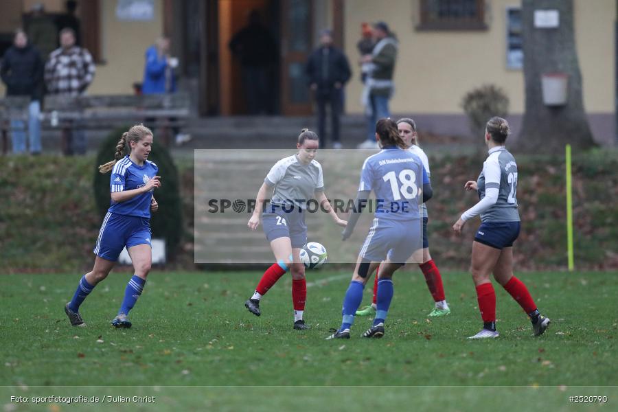 sport, action, Sportgelände, Fussball, FFC Adelsberg-Karsbach, FFC, DJK Stadelschwarzach, DJK, Bezirksoberliga Frauen, BFV, Adelsberg, 8. Spieltag, 02.11.2025 - Bild-ID: 2520790