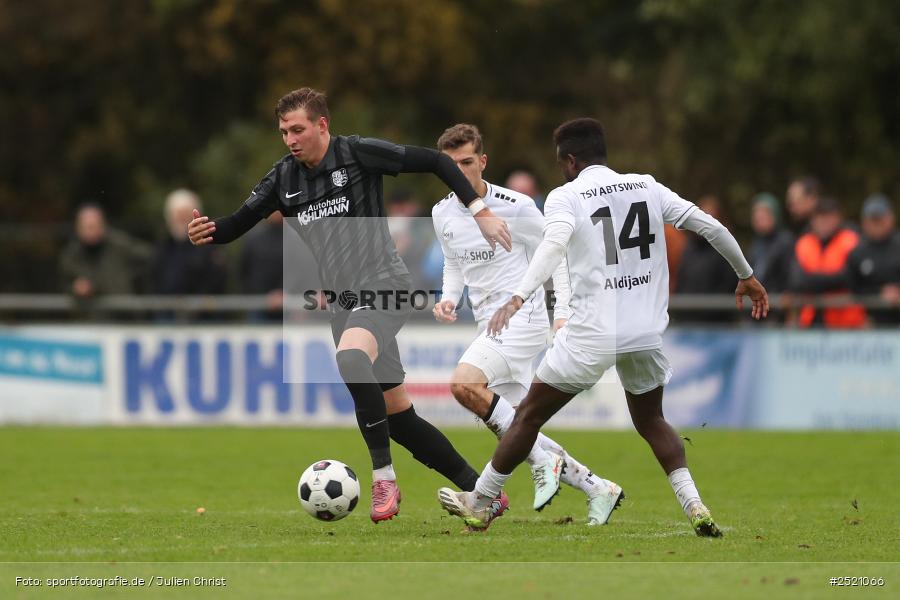sport, action, TSV Karlburg, TSV Abtswind, Landesliga Nordwest, Karlburg, KAR, Fussball, Fundamentum Sportpark, BFV, ABT, 18. Spieltag, 02.11.2025 - Bild-ID: 2521066