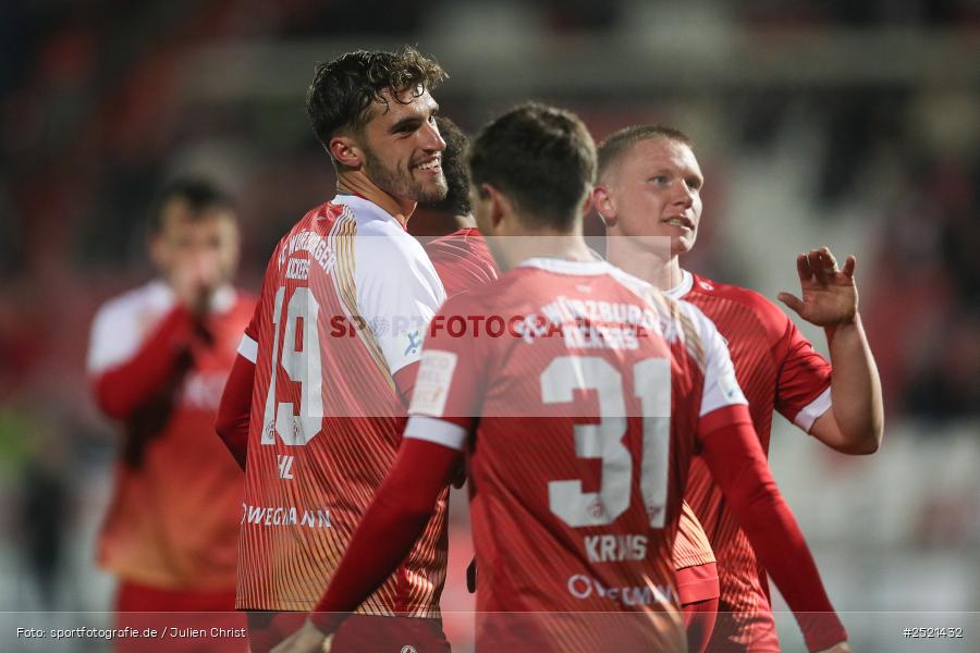 sport, action, Würzburg, Viertelfinale, SVA, SV Viktoria Aschaffenburg, Fussball, FWK, FC Würzburger Kickers, BFV-Verbandspokal, BFV, AKON Arena, 04.11.2025 - Bild-ID: 2521432