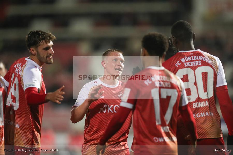 sport, action, Würzburg, Viertelfinale, SVA, SV Viktoria Aschaffenburg, Fussball, FWK, FC Würzburger Kickers, BFV-Verbandspokal, BFV, AKON Arena, 04.11.2025 - Bild-ID: 2521433
