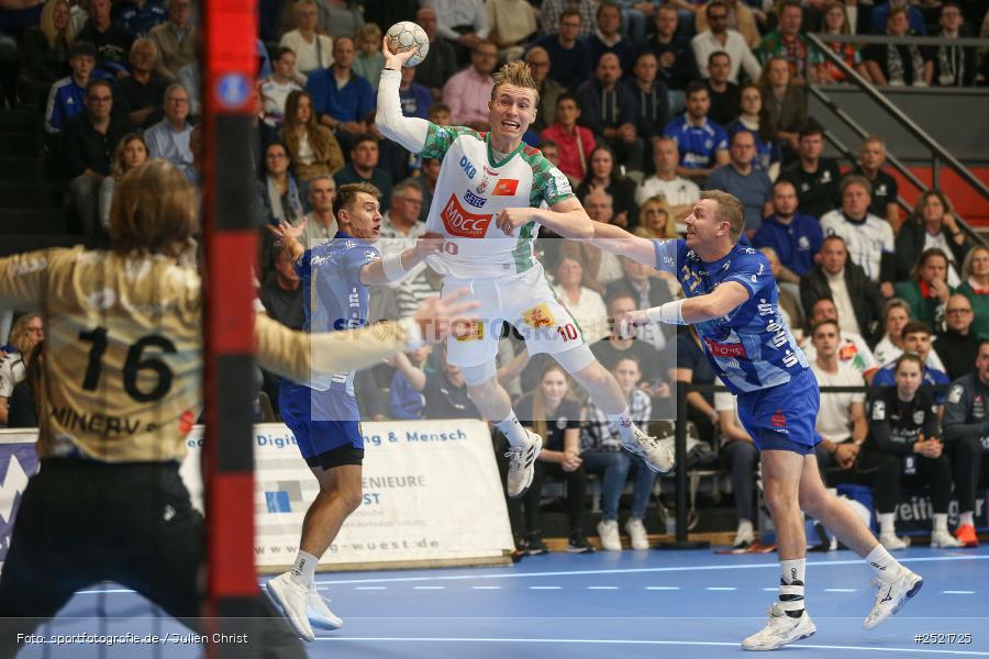 Untermainhalle, Elsenfeld, 05.11.2025, sport, action, Handball, DHB, Achtelfinale, DHB-Pokal, SCM, TVG, SC Magdeburg, TV Großwallstadt - Bild-ID: 2521725