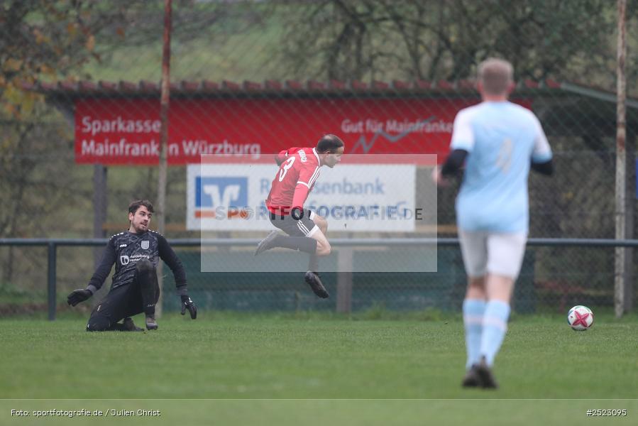Sportgelände, Karsbach, 09.11.2025, sport, action, Fusball, BFV, 17. Spieltag, Kreisklasse Würzburg Gr. 3, SV Trennfeld, SG1 FC Karsbach - Bild-ID: 2523095