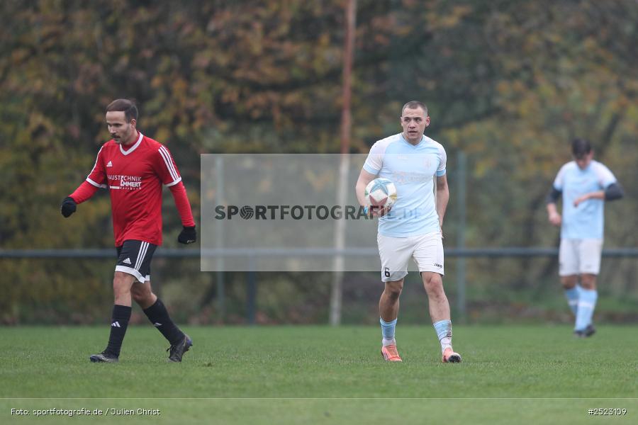 Sportgelände, Karsbach, 09.11.2025, sport, action, Fusball, BFV, 17. Spieltag, Kreisklasse Würzburg Gr. 3, SV Trennfeld, SG1 FC Karsbach - Bild-ID: 2523109