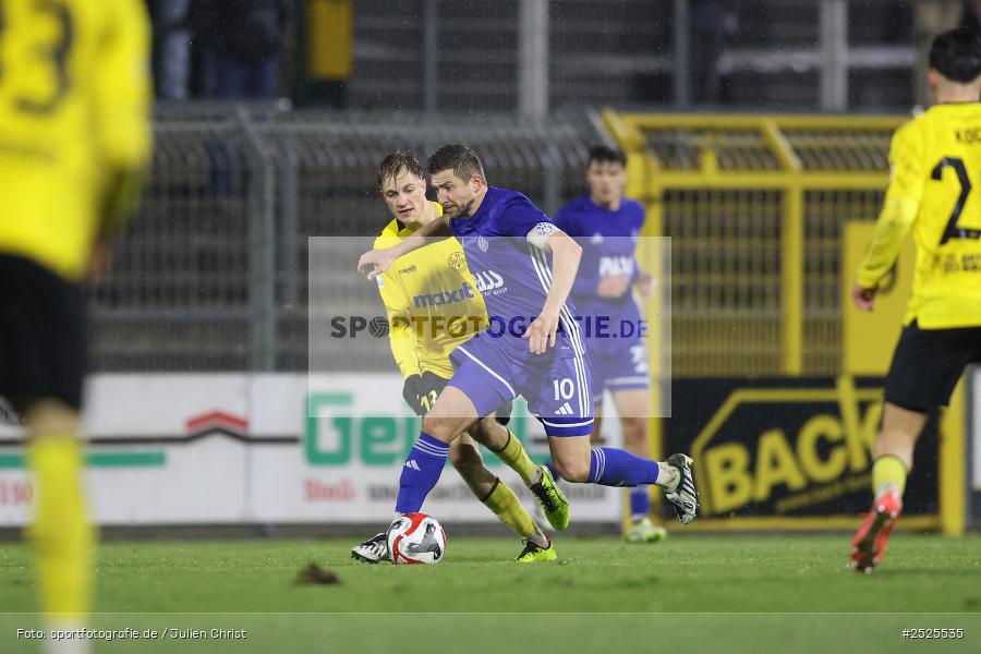 Stadion am Schönbusch, Aschaffenburg, 28.11.2025, sport, action, BFV, Fussball, 20. Spieltag, Regionalliga Bayern, BAY, SVA, SpVgg Bayreuth, SV Viktoria Aschaffenburg - Bild-ID: 2525535