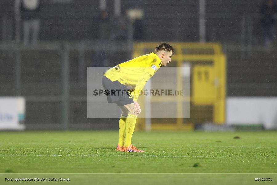 Stadion am Schönbusch, Aschaffenburg, 28.11.2025, sport, action, BFV, Fussball, 20. Spieltag, Regionalliga Bayern, BAY, SVA, SpVgg Bayreuth, SV Viktoria Aschaffenburg - Bild-ID: 2525536