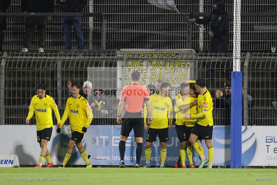 Stadion am Schönbusch, Aschaffenburg, 28.11.2025, sport, action, BFV, Fussball, 20. Spieltag, Regionalliga Bayern, BAY, SVA, SpVgg Bayreuth, SV Viktoria Aschaffenburg - Bild-ID: 2525537