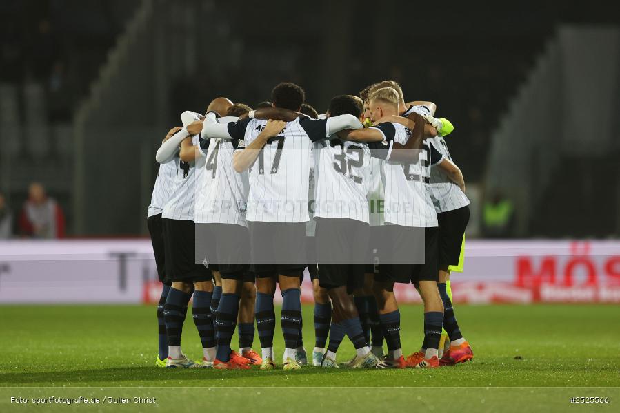 Sachs-Stadion, Schweinfurt, 29.11.2025, sport, action, DFB, Fussball, 16. Spieltag, 3. Liga, SVW, FCS, SV Waldhof Mannheim, 1. FC Schweinfurt 1905 - Bild-ID: 2525566