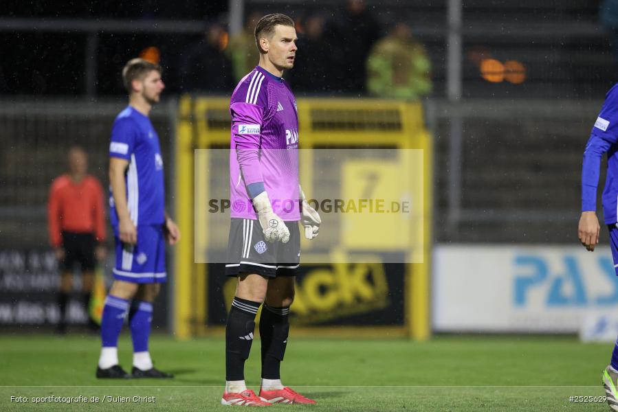 sport, action, Stadion am Schönbusch, SpVgg Bayreuth, SVA, SV Viktoria Aschaffenburg, Regionalliga Bayern, Fussball, BFV, BAY, Aschaffenburg, 28.11.2025, 20. Spieltag - Bild-ID: 2525629