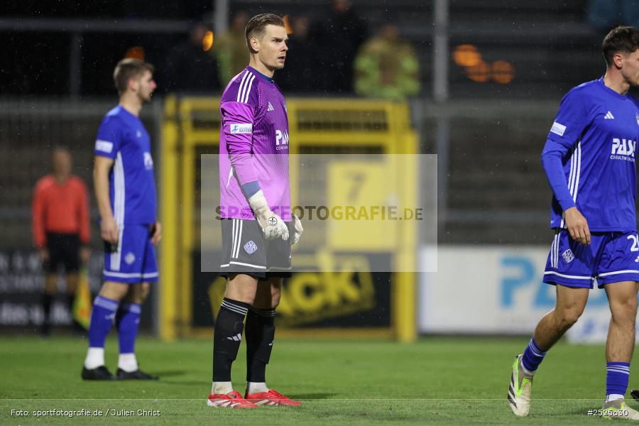 sport, action, Stadion am Schönbusch, SpVgg Bayreuth, SVA, SV Viktoria Aschaffenburg, Regionalliga Bayern, Fussball, BFV, BAY, Aschaffenburg, 28.11.2025, 20. Spieltag - Bild-ID: 2525630