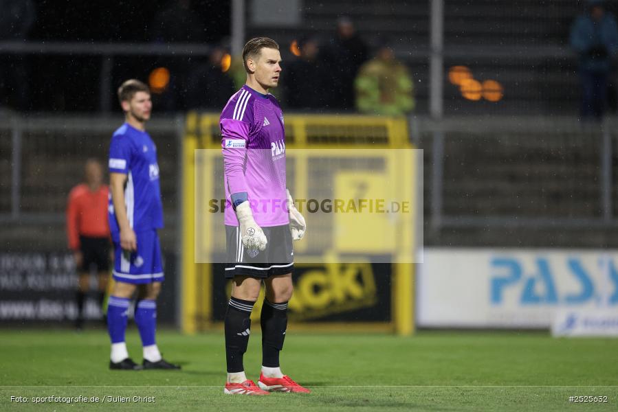 sport, action, Stadion am Schönbusch, SpVgg Bayreuth, SVA, SV Viktoria Aschaffenburg, Regionalliga Bayern, Fussball, BFV, BAY, Aschaffenburg, 28.11.2025, 20. Spieltag - Bild-ID: 2525632