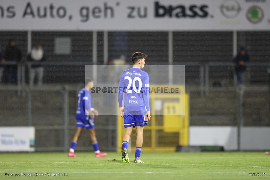 sport, action, Stadion am Schönbusch, SpVgg Bayreuth, SVA, SV Viktoria Aschaffenburg, Regionalliga Bayern, Fussball, BFV, BAY, Aschaffenburg, 28.11.2025, 20. Spieltag - Bild-ID: 2525635