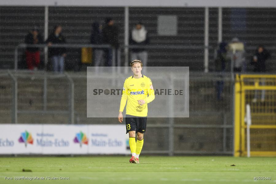 sport, action, Stadion am Schönbusch, SpVgg Bayreuth, SVA, SV Viktoria Aschaffenburg, Regionalliga Bayern, Fussball, BFV, BAY, Aschaffenburg, 28.11.2025, 20. Spieltag - Bild-ID: 2525642