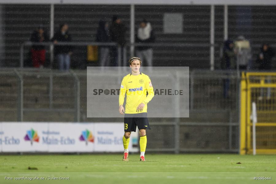sport, action, Stadion am Schönbusch, SpVgg Bayreuth, SVA, SV Viktoria Aschaffenburg, Regionalliga Bayern, Fussball, BFV, BAY, Aschaffenburg, 28.11.2025, 20. Spieltag - Bild-ID: 2525644