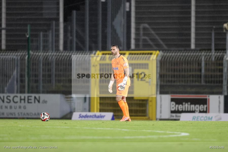 sport, action, Stadion am Schönbusch, SpVgg Bayreuth, SVA, SV Viktoria Aschaffenburg, Regionalliga Bayern, Fussball, BFV, BAY, Aschaffenburg, 28.11.2025, 20. Spieltag - Bild-ID: 2525648
