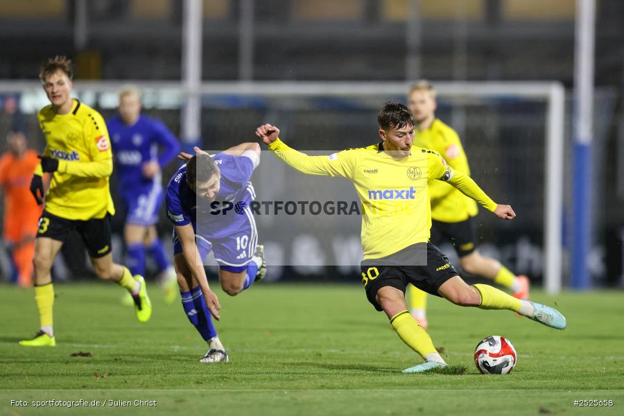 sport, action, Stadion am Schönbusch, SpVgg Bayreuth, SVA, SV Viktoria Aschaffenburg, Regionalliga Bayern, Fussball, BFV, BAY, Aschaffenburg, 28.11.2025, 20. Spieltag - Bild-ID: 2525658