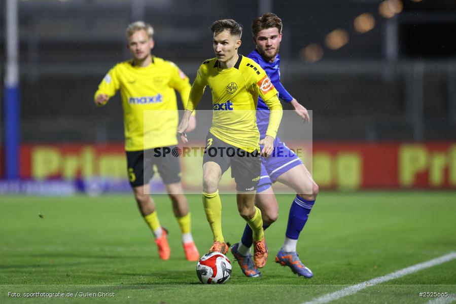sport, action, Stadion am Schönbusch, SpVgg Bayreuth, SVA, SV Viktoria Aschaffenburg, Regionalliga Bayern, Fussball, BFV, BAY, Aschaffenburg, 28.11.2025, 20. Spieltag - Bild-ID: 2525665