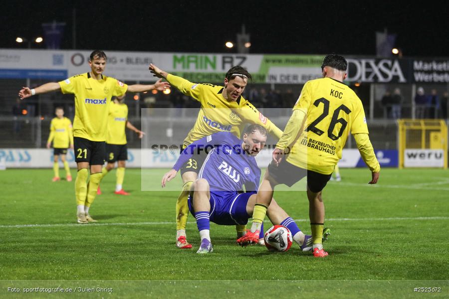 sport, action, Stadion am Schönbusch, SpVgg Bayreuth, SVA, SV Viktoria Aschaffenburg, Regionalliga Bayern, Fussball, BFV, BAY, Aschaffenburg, 28.11.2025, 20. Spieltag - Bild-ID: 2525672