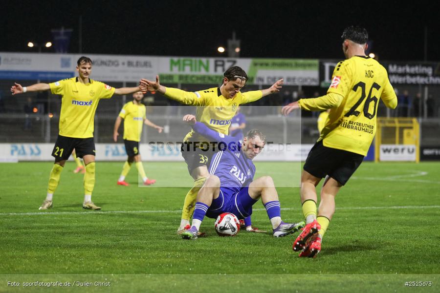 sport, action, Stadion am Schönbusch, SpVgg Bayreuth, SVA, SV Viktoria Aschaffenburg, Regionalliga Bayern, Fussball, BFV, BAY, Aschaffenburg, 28.11.2025, 20. Spieltag - Bild-ID: 2525673