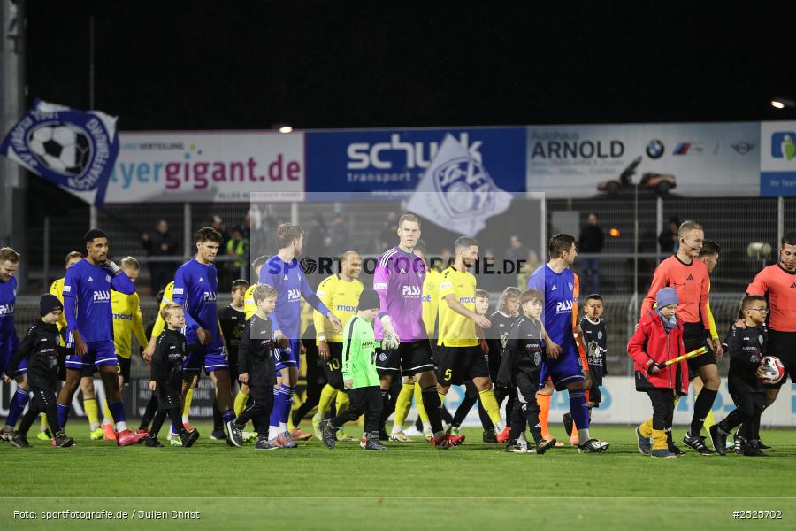 sport, action, Stadion am Schönbusch, SpVgg Bayreuth, SVA, SV Viktoria Aschaffenburg, Regionalliga Bayern, Fussball, BFV, BAY, Aschaffenburg, 28.11.2025, 20. Spieltag - Bild-ID: 2525702