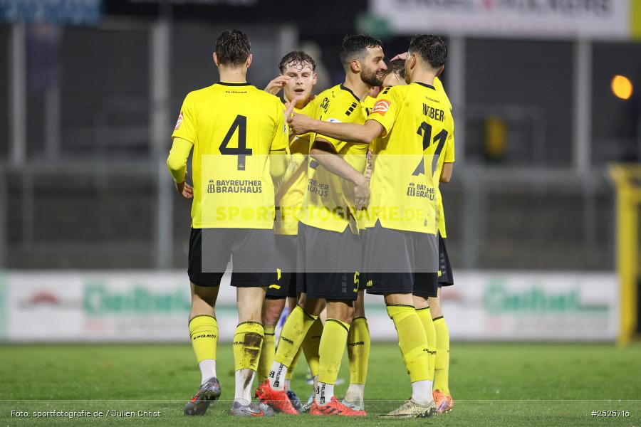 sport, action, Stadion am Schönbusch, SpVgg Bayreuth, SVA, SV Viktoria Aschaffenburg, Regionalliga Bayern, Fussball, BFV, BAY, Aschaffenburg, 28.11.2025, 20. Spieltag - Bild-ID: 2525716