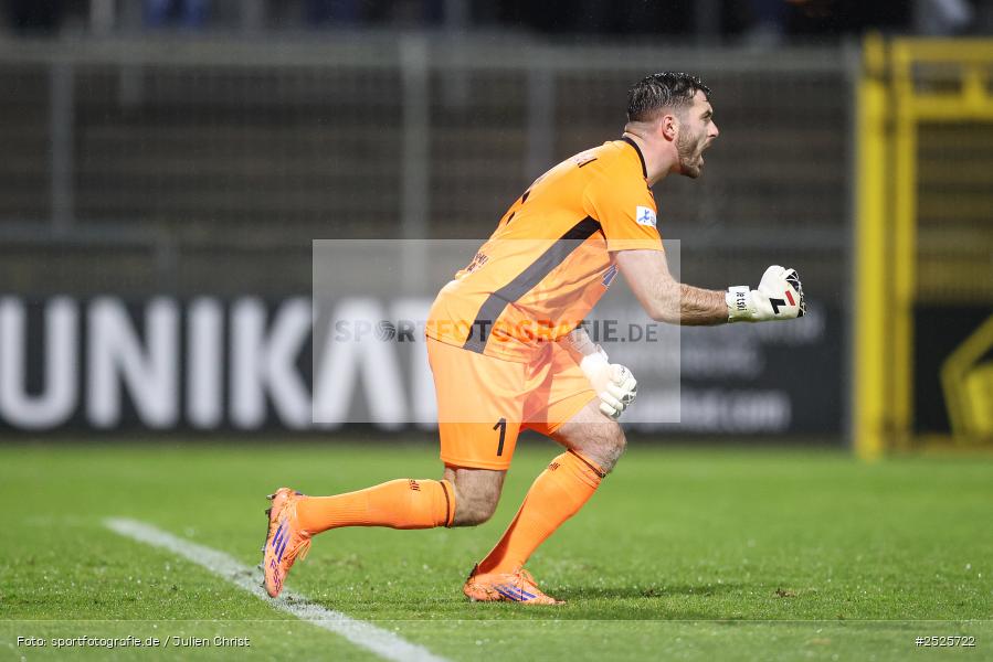 sport, action, Stadion am Schönbusch, SpVgg Bayreuth, SVA, SV Viktoria Aschaffenburg, Regionalliga Bayern, Fussball, BFV, BAY, Aschaffenburg, 28.11.2025, 20. Spieltag - Bild-ID: 2525722