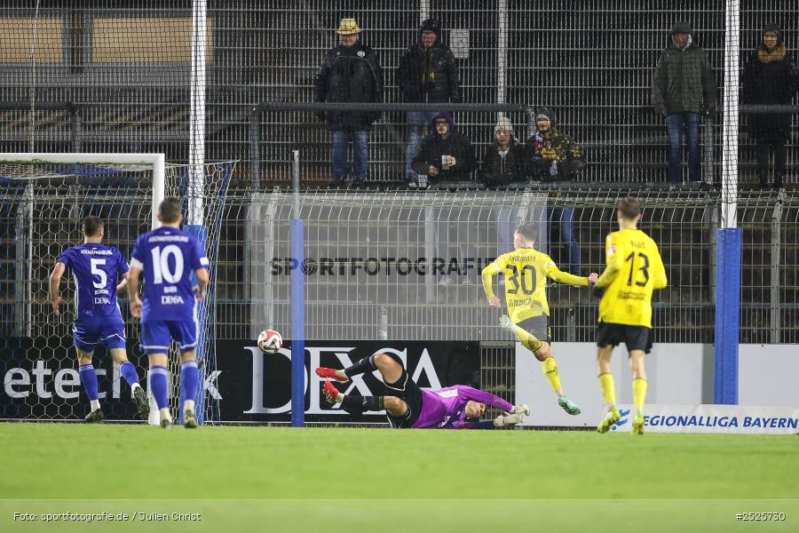 sport, action, Stadion am Schönbusch, SpVgg Bayreuth, SVA, SV Viktoria Aschaffenburg, Regionalliga Bayern, Fussball, BFV, BAY, Aschaffenburg, 28.11.2025, 20. Spieltag - Bild-ID: 2525730