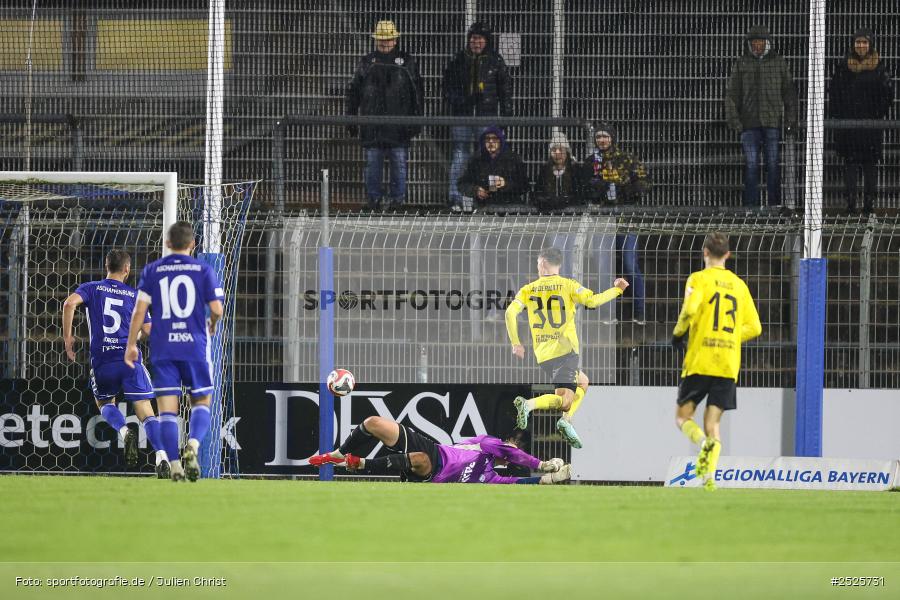 sport, action, Stadion am Schönbusch, SpVgg Bayreuth, SVA, SV Viktoria Aschaffenburg, Regionalliga Bayern, Fussball, BFV, BAY, Aschaffenburg, 28.11.2025, 20. Spieltag - Bild-ID: 2525731