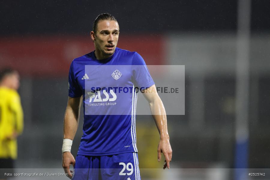 sport, action, Stadion am Schönbusch, SpVgg Bayreuth, SVA, SV Viktoria Aschaffenburg, Regionalliga Bayern, Fussball, BFV, BAY, Aschaffenburg, 28.11.2025, 20. Spieltag - Bild-ID: 2525742