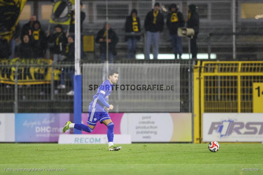 sport, action, Stadion am Schönbusch, SpVgg Bayreuth, SVA, SV Viktoria Aschaffenburg, Regionalliga Bayern, Fussball, BFV, BAY, Aschaffenburg, 28.11.2025, 20. Spieltag - Bild-ID: 2525750