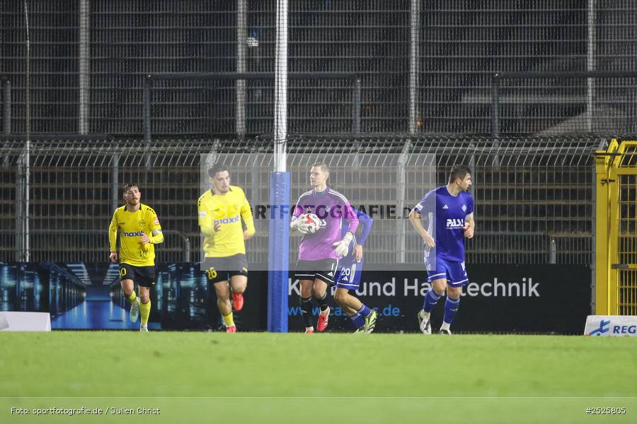 sport, action, Stadion am Schönbusch, SpVgg Bayreuth, SVA, SV Viktoria Aschaffenburg, Regionalliga Bayern, Fussball, BFV, BAY, Aschaffenburg, 28.11.2025, 20. Spieltag - Bild-ID: 2525805