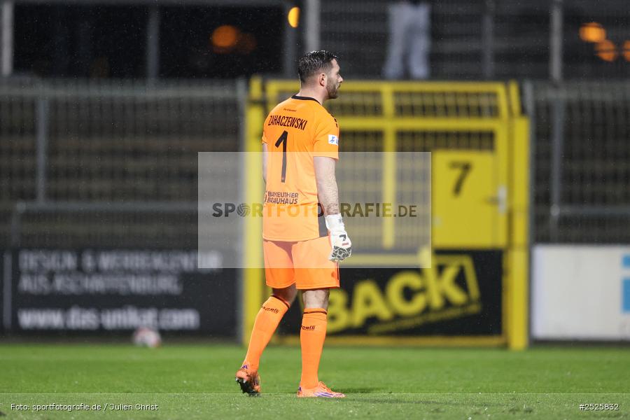 sport, action, Stadion am Schönbusch, SpVgg Bayreuth, SVA, SV Viktoria Aschaffenburg, Regionalliga Bayern, Fussball, BFV, BAY, Aschaffenburg, 28.11.2025, 20. Spieltag - Bild-ID: 2525832