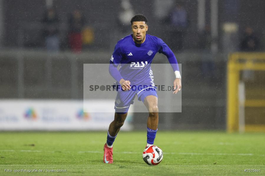 sport, action, Stadion am Schönbusch, SpVgg Bayreuth, SVA, SV Viktoria Aschaffenburg, Regionalliga Bayern, Fussball, BFV, BAY, Aschaffenburg, 28.11.2025, 20. Spieltag - Bild-ID: 2525861