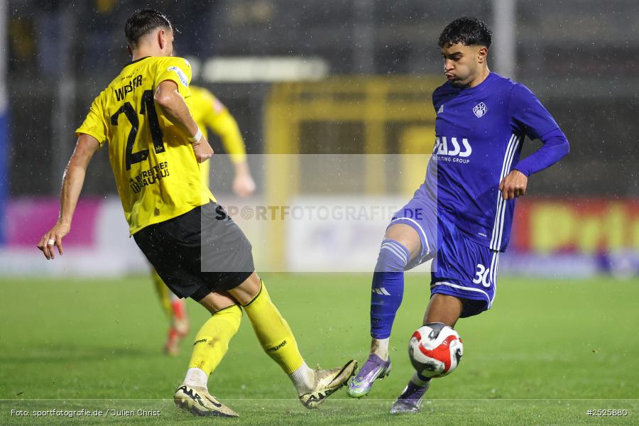 sport, action, Stadion am Schönbusch, SpVgg Bayreuth, SVA, SV Viktoria Aschaffenburg, Regionalliga Bayern, Fussball, BFV, BAY, Aschaffenburg, 28.11.2025, 20. Spieltag - Bild-ID: 2525880