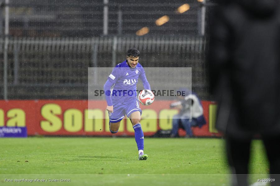 sport, action, Stadion am Schönbusch, SpVgg Bayreuth, SVA, SV Viktoria Aschaffenburg, Regionalliga Bayern, Fussball, BFV, BAY, Aschaffenburg, 28.11.2025, 20. Spieltag - Bild-ID: 2525909