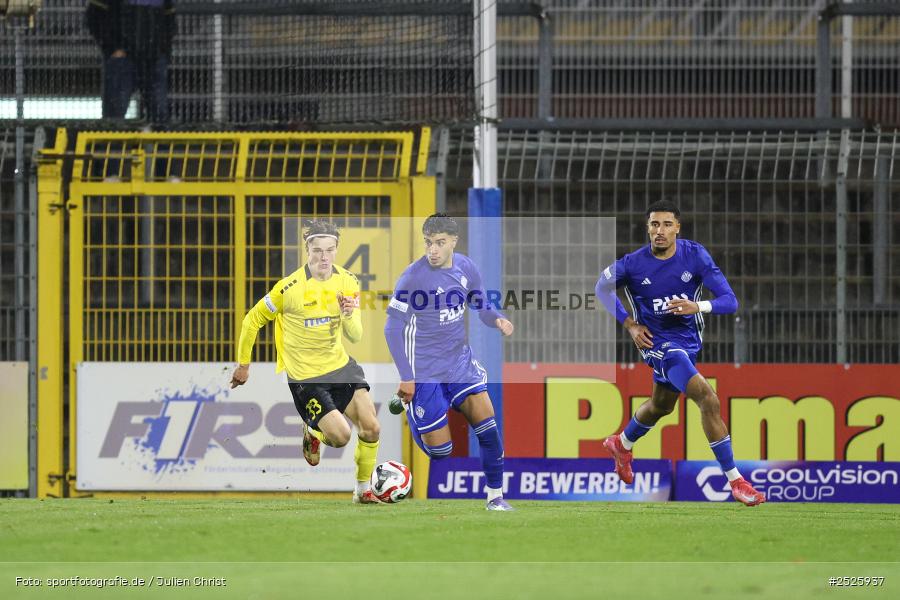 sport, action, Stadion am Schönbusch, SpVgg Bayreuth, SVA, SV Viktoria Aschaffenburg, Regionalliga Bayern, Fussball, BFV, BAY, Aschaffenburg, 28.11.2025, 20. Spieltag - Bild-ID: 2525937