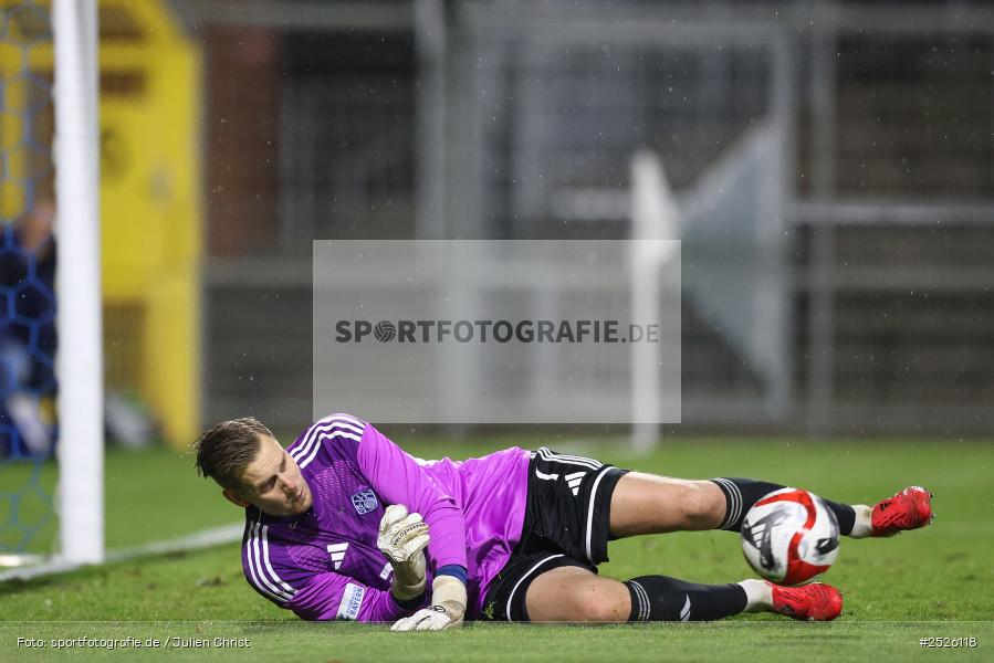 sport, action, Stadion am Schönbusch, SpVgg Bayreuth, SVA, SV Viktoria Aschaffenburg, Regionalliga Bayern, Fussball, BFV, BAY, Aschaffenburg, 28.11.2025, 20. Spieltag - Bild-ID: 2526118